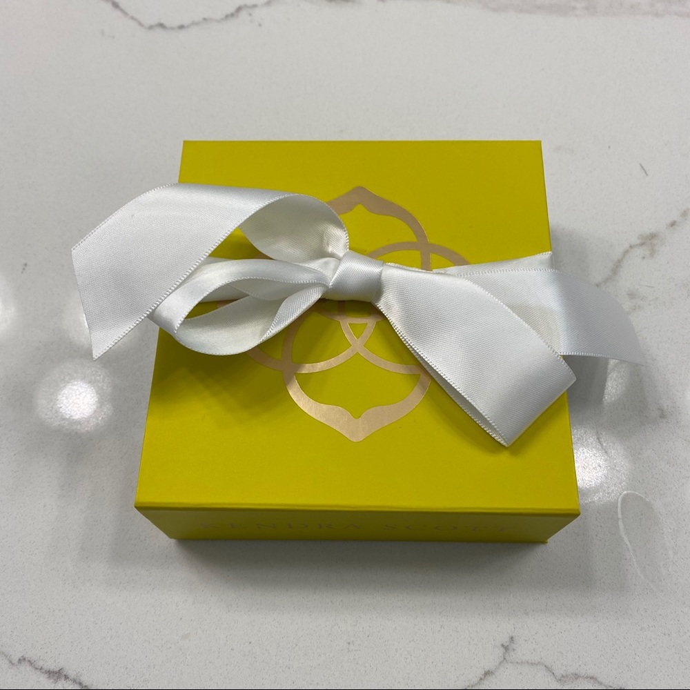 Kendra scott box and pouch ONLY*